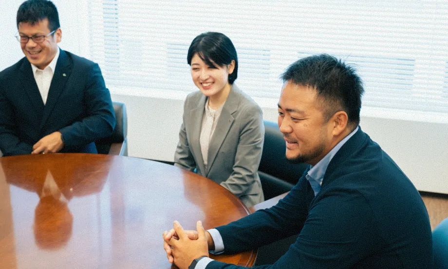 対談している社員